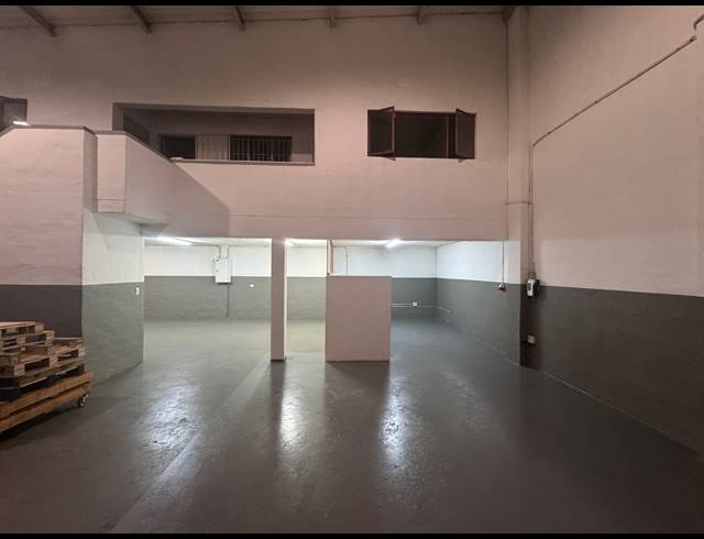 226M² WAREHOUSE TO LET IN BRIARDENE